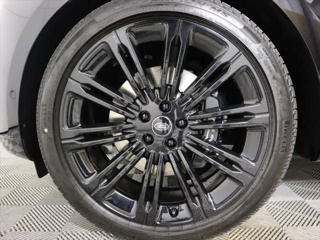 New 2025 Land Rover Range Rover SE image 31