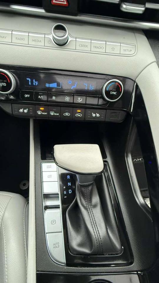 Used 2023 Hyundai Elantra Limited w/ Cargo Package FWD image 16