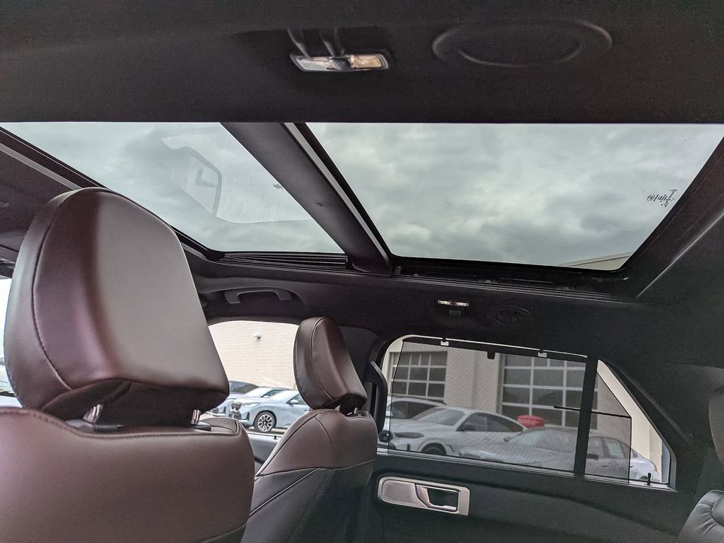 Used 2022 Ford Explorer Platinum w/ Equipment Group 601A image 13