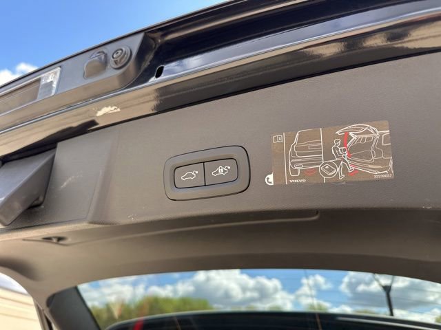 Used 2020 Volvo XC40 T5 Momentum w/ Protection Package Premier image 35