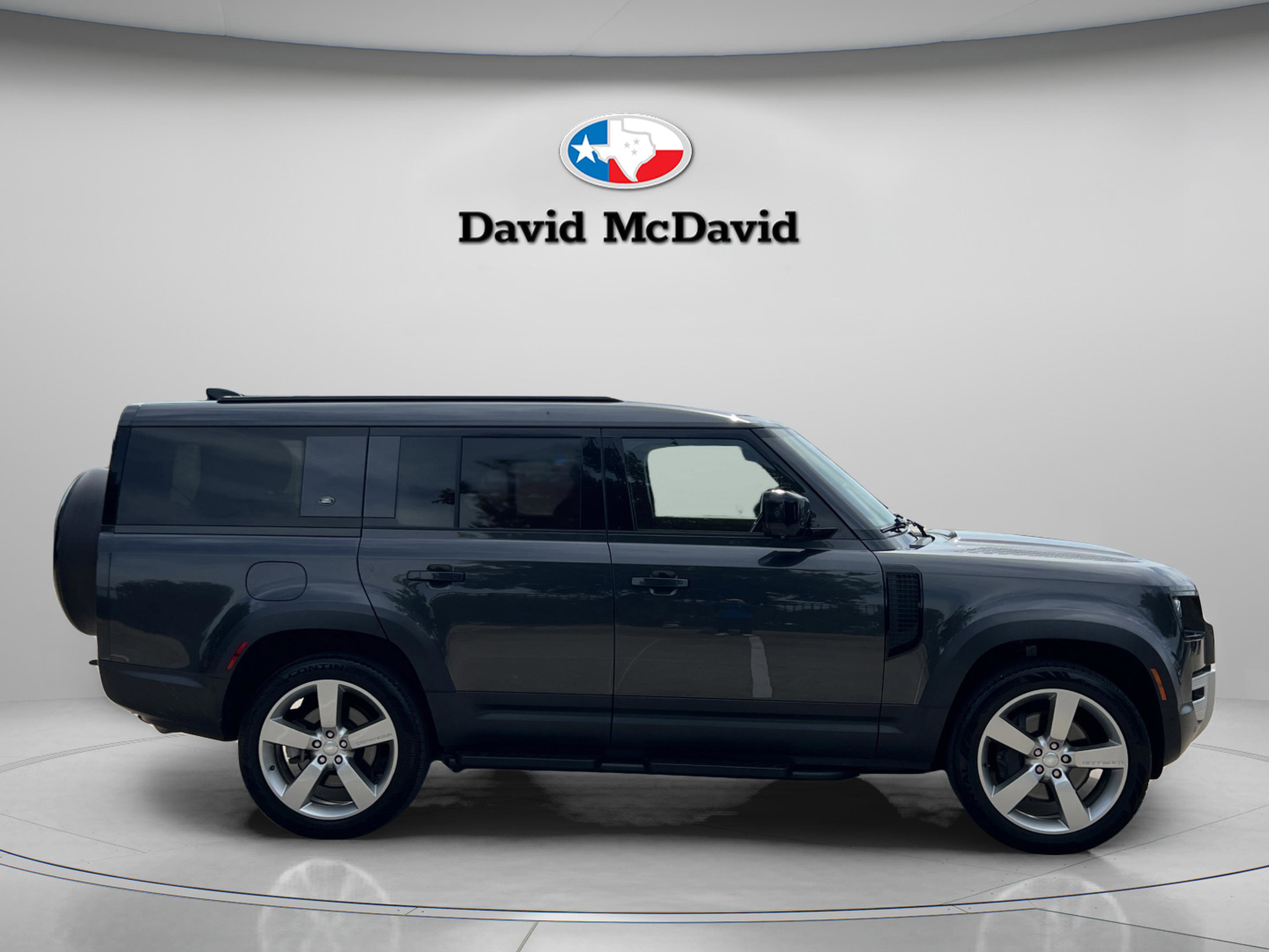 Used 2023 Land Rover Defender 130 First Edition AWD/4WD image 8