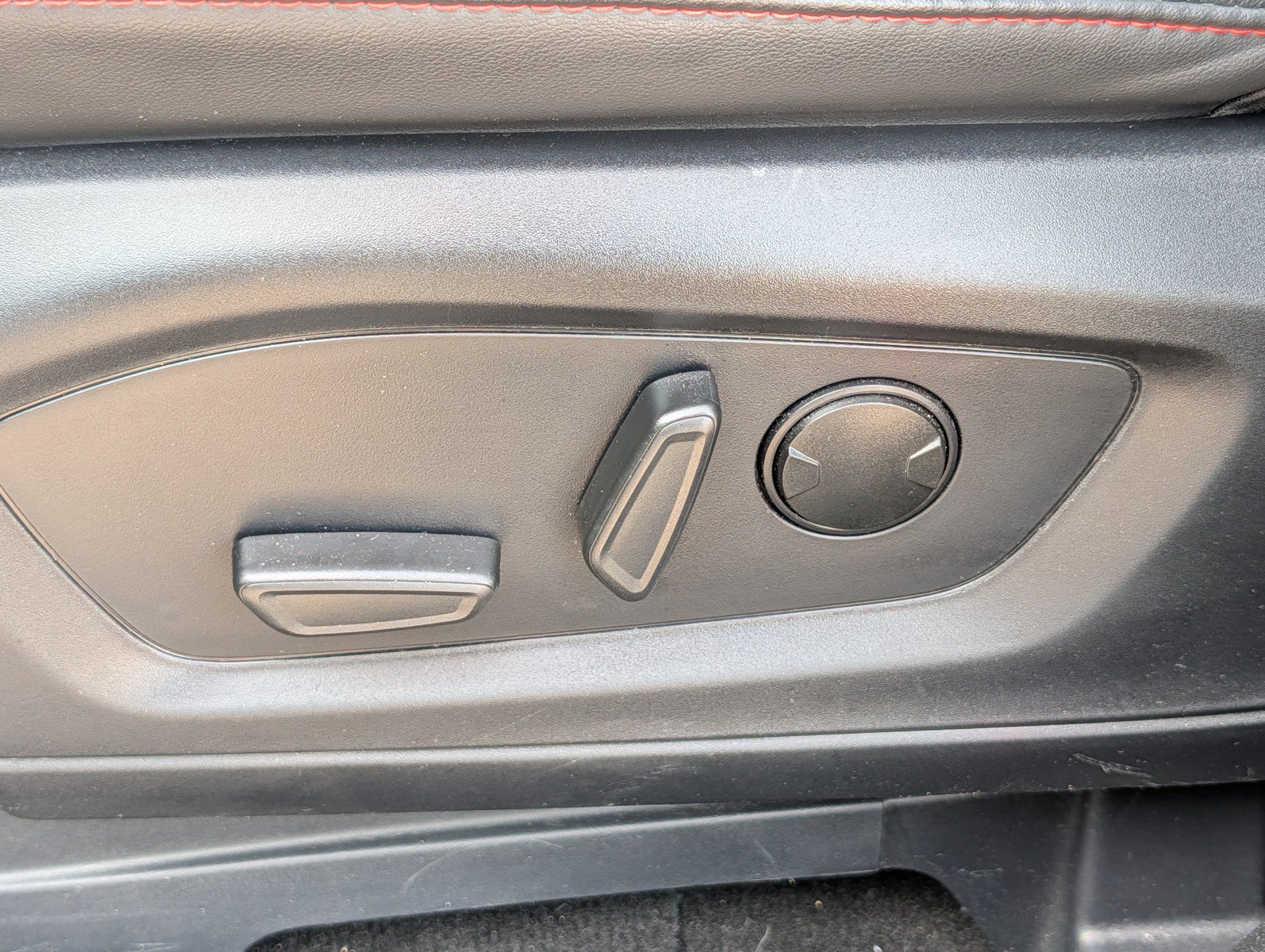 Used 2025 Ford Explorer ST-Line AWD/4WD image 13