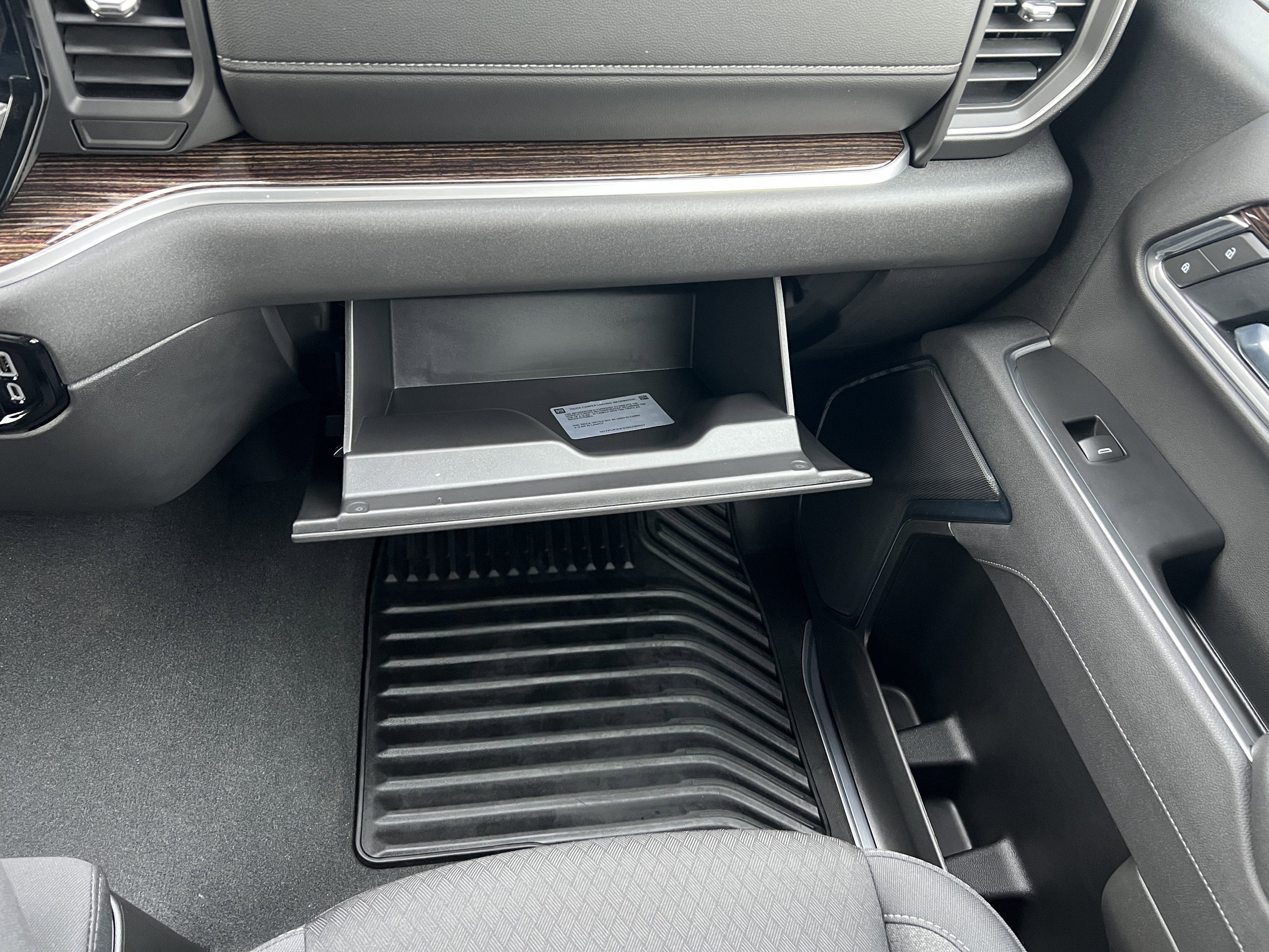 Used 2025 GMC Sierra 1500 Elevation image 35