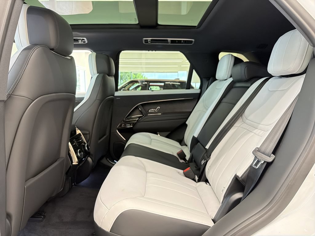 New 2026 Land Rover Range Rover Sport Dynamic SE AWD/4WD image 5