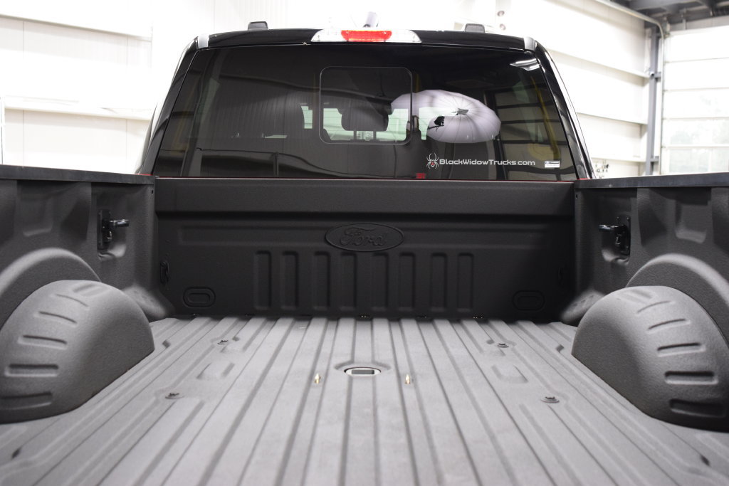 Used 2022 Ford F250 Lariat w/ Black Appearance Package AWD/4WD image 21