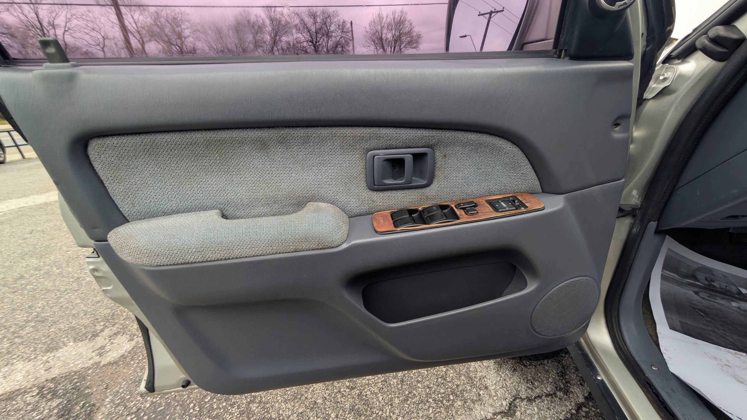 Used 2000 Toyota 4Runner SR5 AWD/4WD image 9