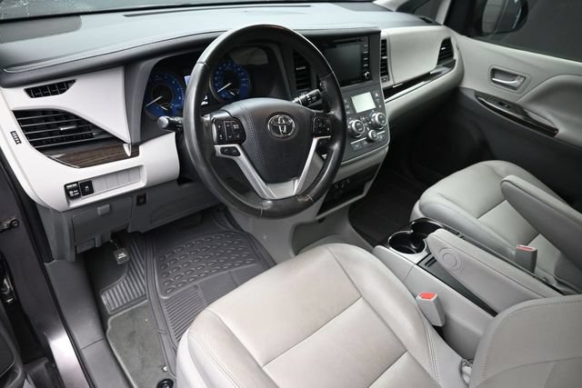 Used 2020 Toyota Sienna XLE FWD image 13