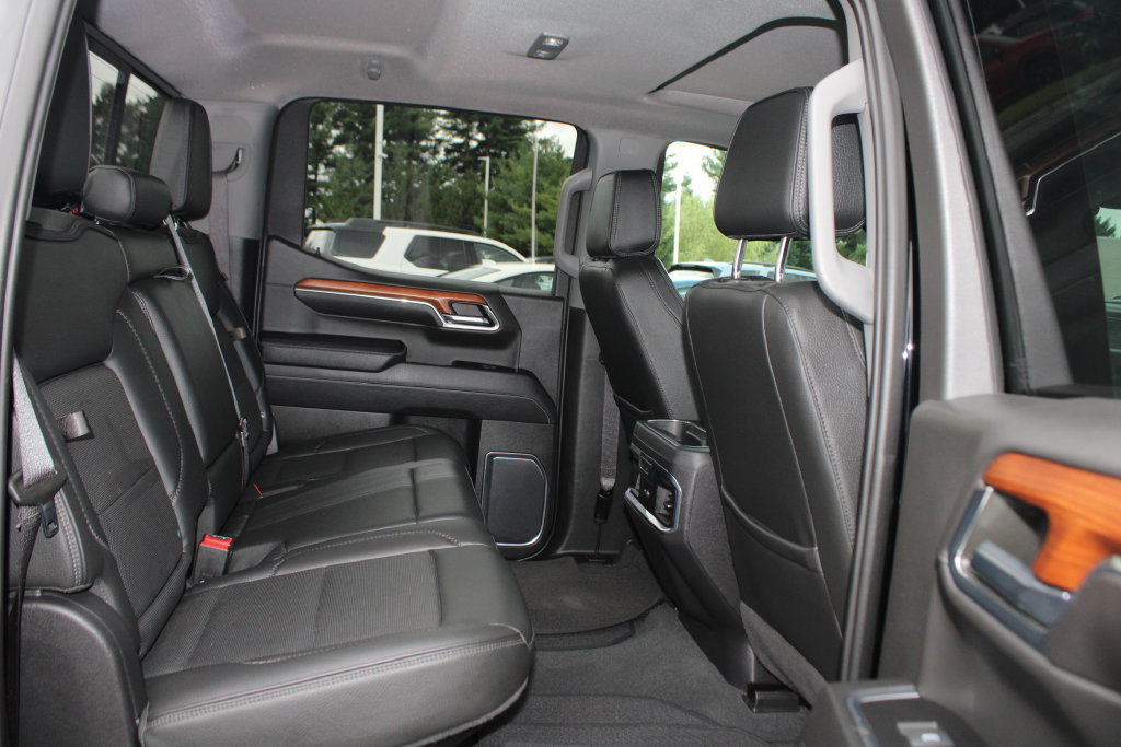 Used 2023 GMC Sierra 1500 Denali w/ Technology Package AWD/4WD image 13