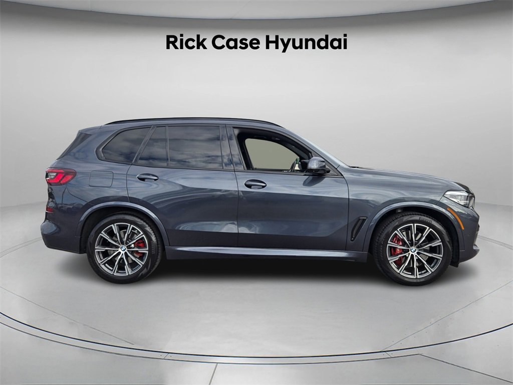 Used 2022 BMW X5 xDrive40i w/ M Sport Package image 4