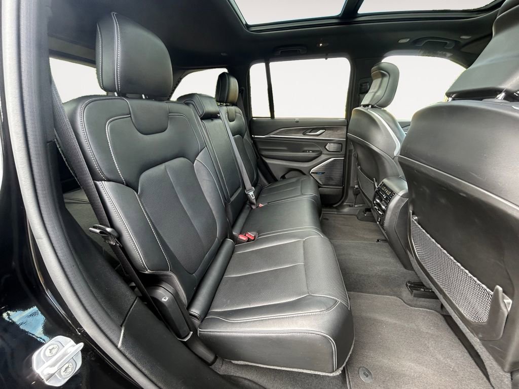 Used 2022 Jeep Grand Cherokee Overland w/ Adv Protech Group III image 11