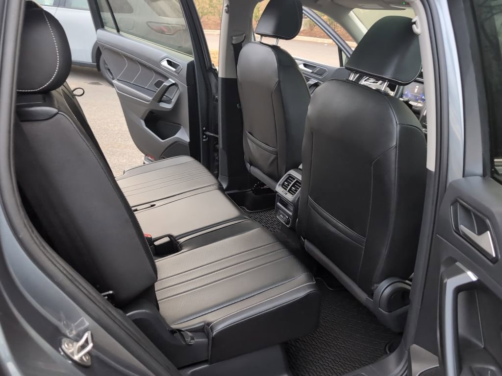 Used 2023 Volkswagen Tiguan SE w/ Panoramic Sunroof Package image 14