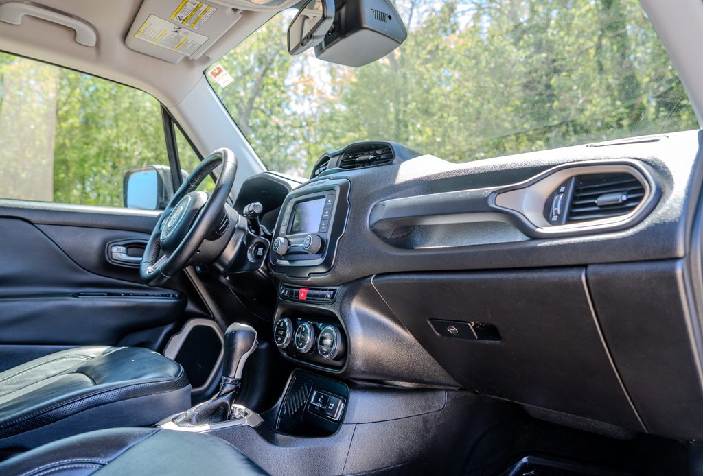 Used 2016 Jeep Renegade Limited FWD image 32