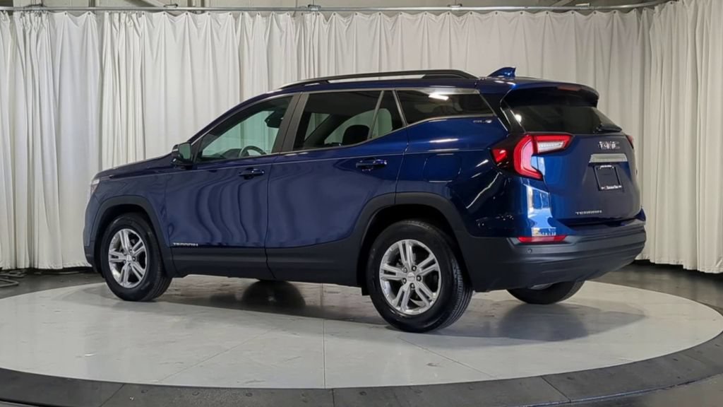 Used 2023 GMC Terrain SLE w/ Driver Convenience Package FWD image 8
