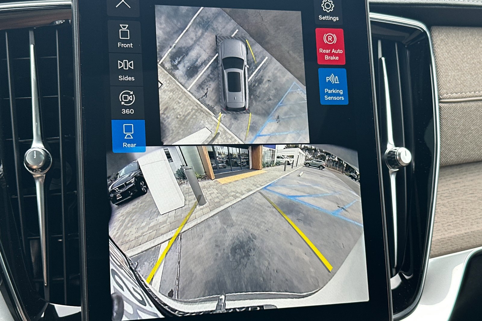 New 2026 Volvo XC90 B6 Plus image 18