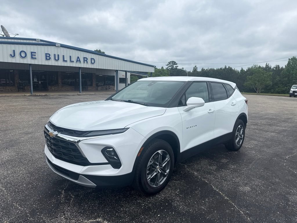 Used 2025 Chevrolet Blazer LT FWD image 17
