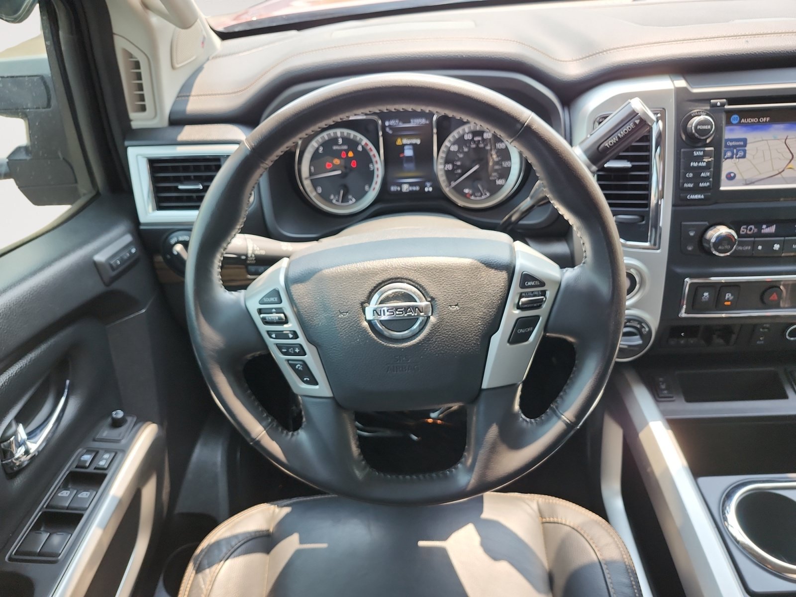 Used 2018 Nissan Titan SL w/ Chrome Package AWD/4WD image 12