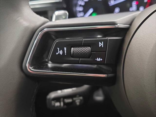 Used 2025 Porsche Macan AWD/4WD image 30