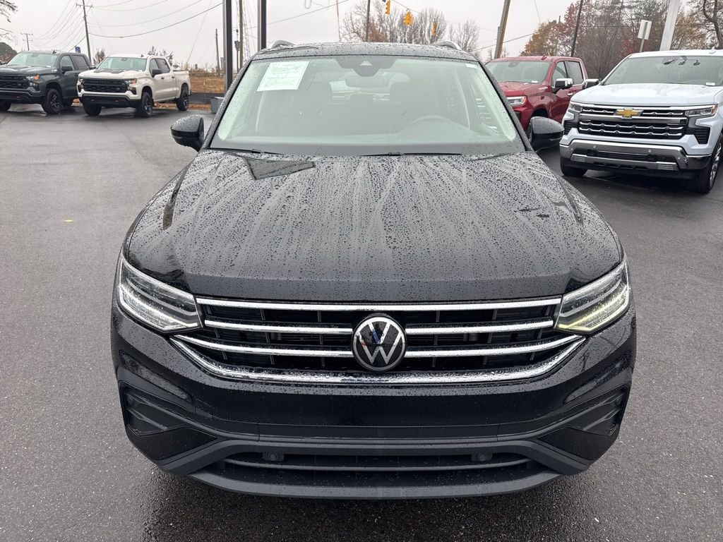 Used 2023 Volkswagen Tiguan SE w/ Panoramic Sunroof Package image 8