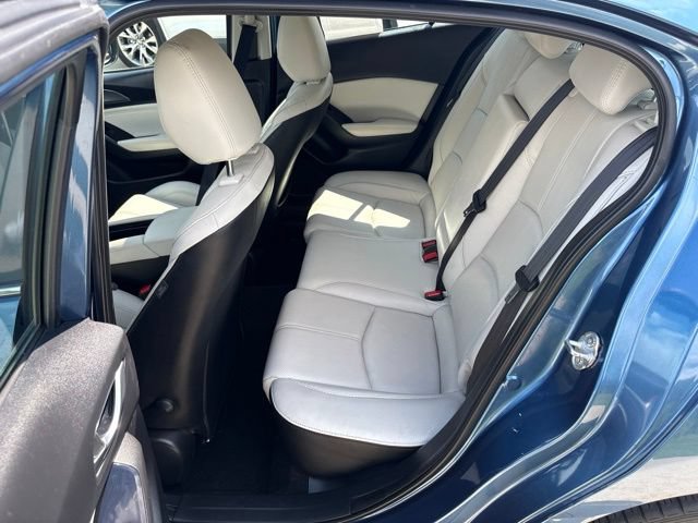 Used 2018 MAZDA MAZDA3 Grand Touring w/ Premium Equipment Package FWD image 28