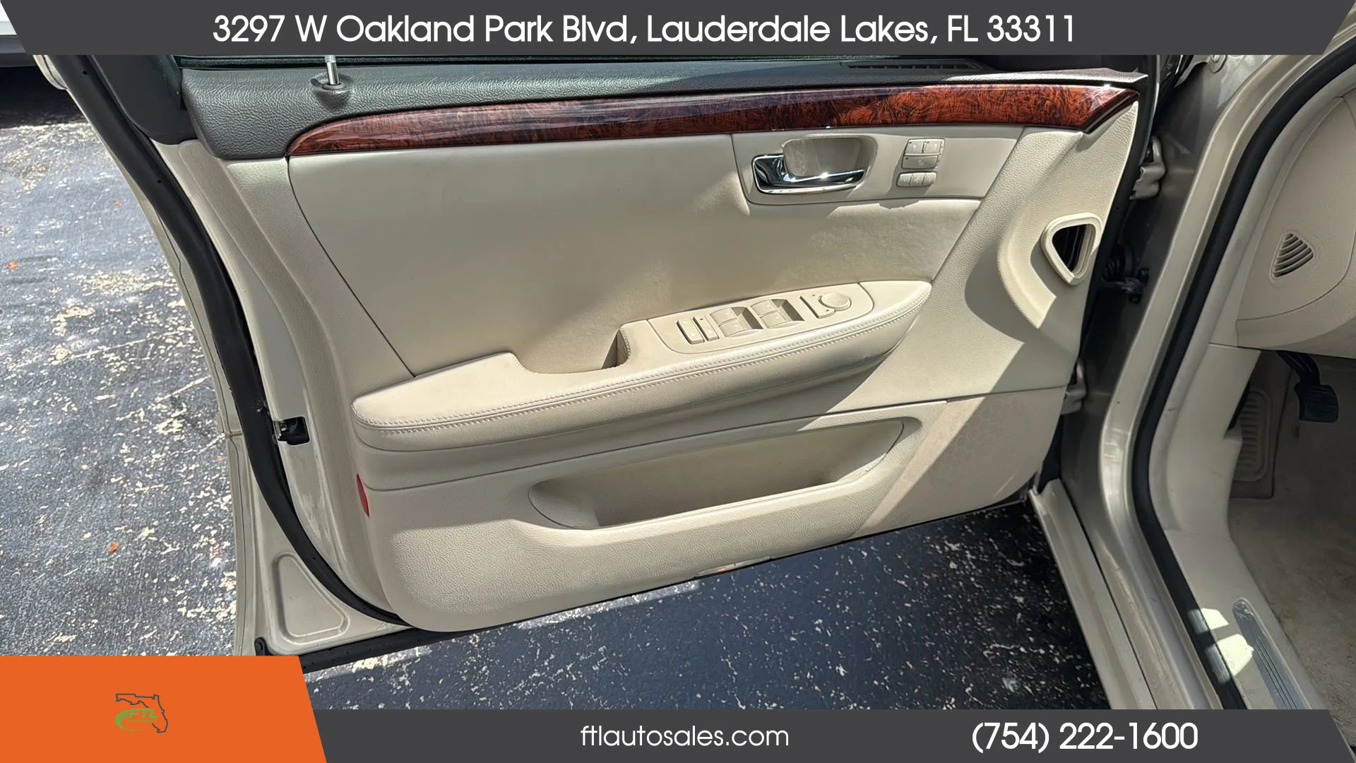 Used 2007 Cadillac DTS w/ Trunk Convenience Package image 23