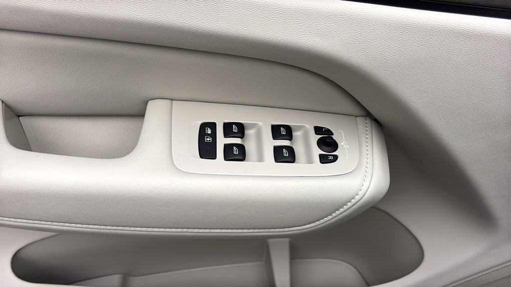 New 2027 Volvo XC60 T8 Ultra AWD/4WD image 14
