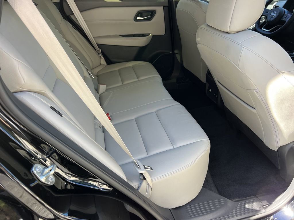Used 2024 Nissan Rogue SL w/ SL Premium Package image 16