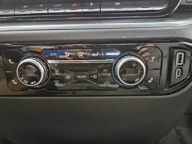 Used 2024 GMC Sierra 1500 SLT image 32