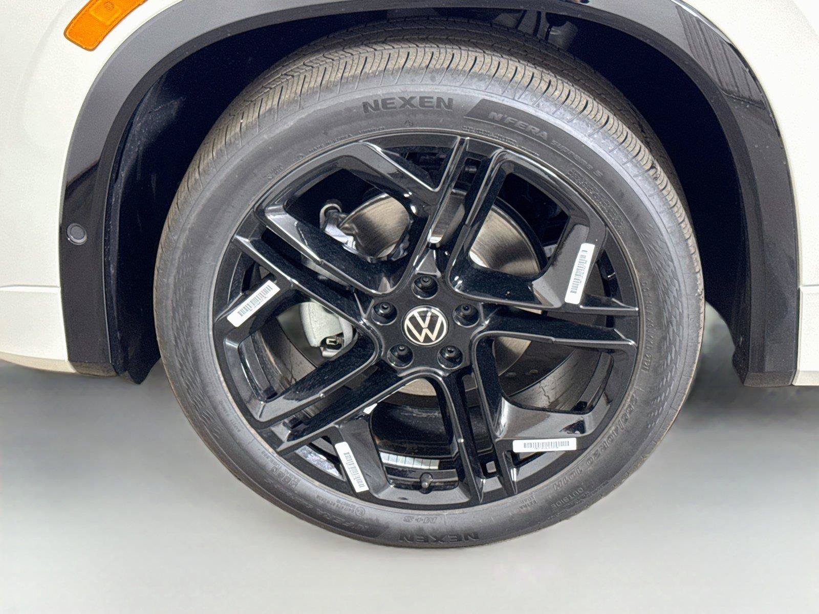 New 2026 Volkswagen Tiguan SE R-Line FWD image 18