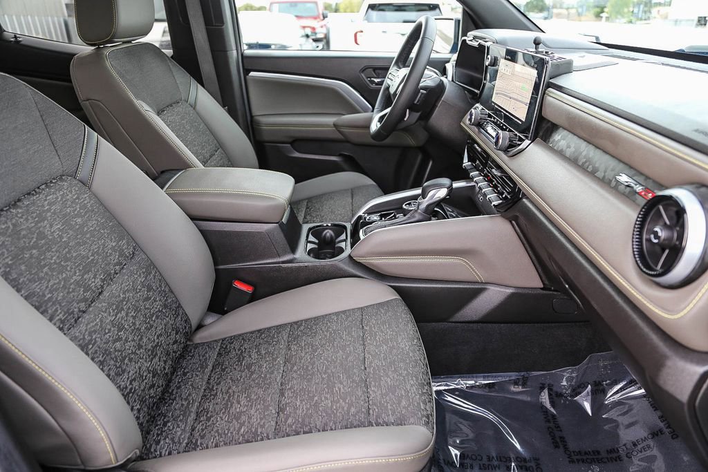 Used 2024 Chevrolet Colorado ZR2 w/ Technology Package image 18