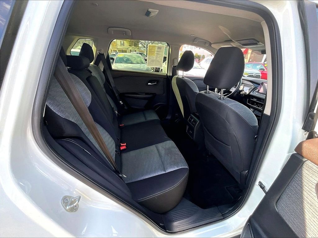 Used 2023 Nissan Rogue SV AWD/4WD image 16