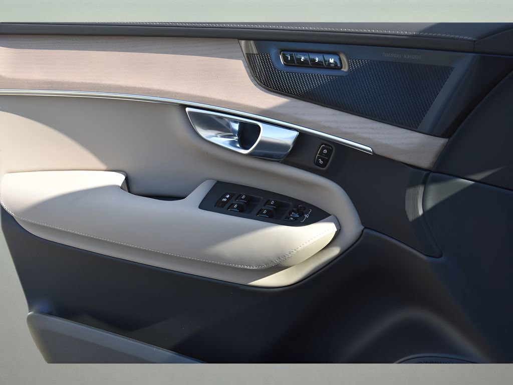 New 2026 Volvo XC90 B6 Plus w/ Protection Package Premier image 28