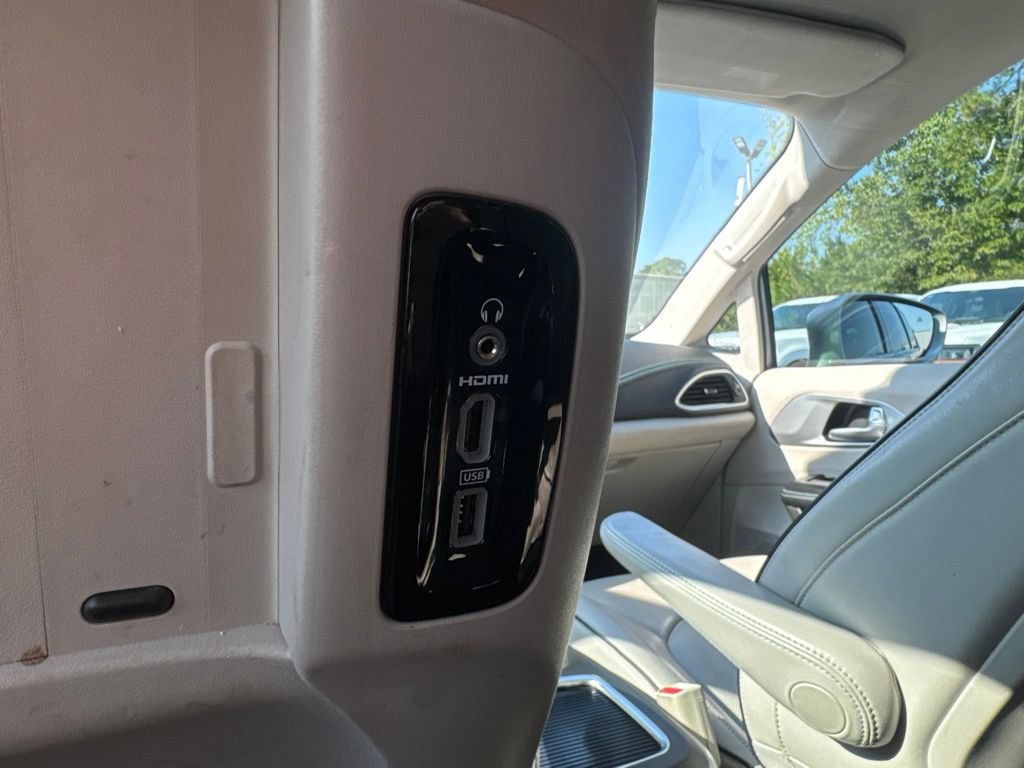 Used 2018 Chrysler Pacifica Limited FWD image 33