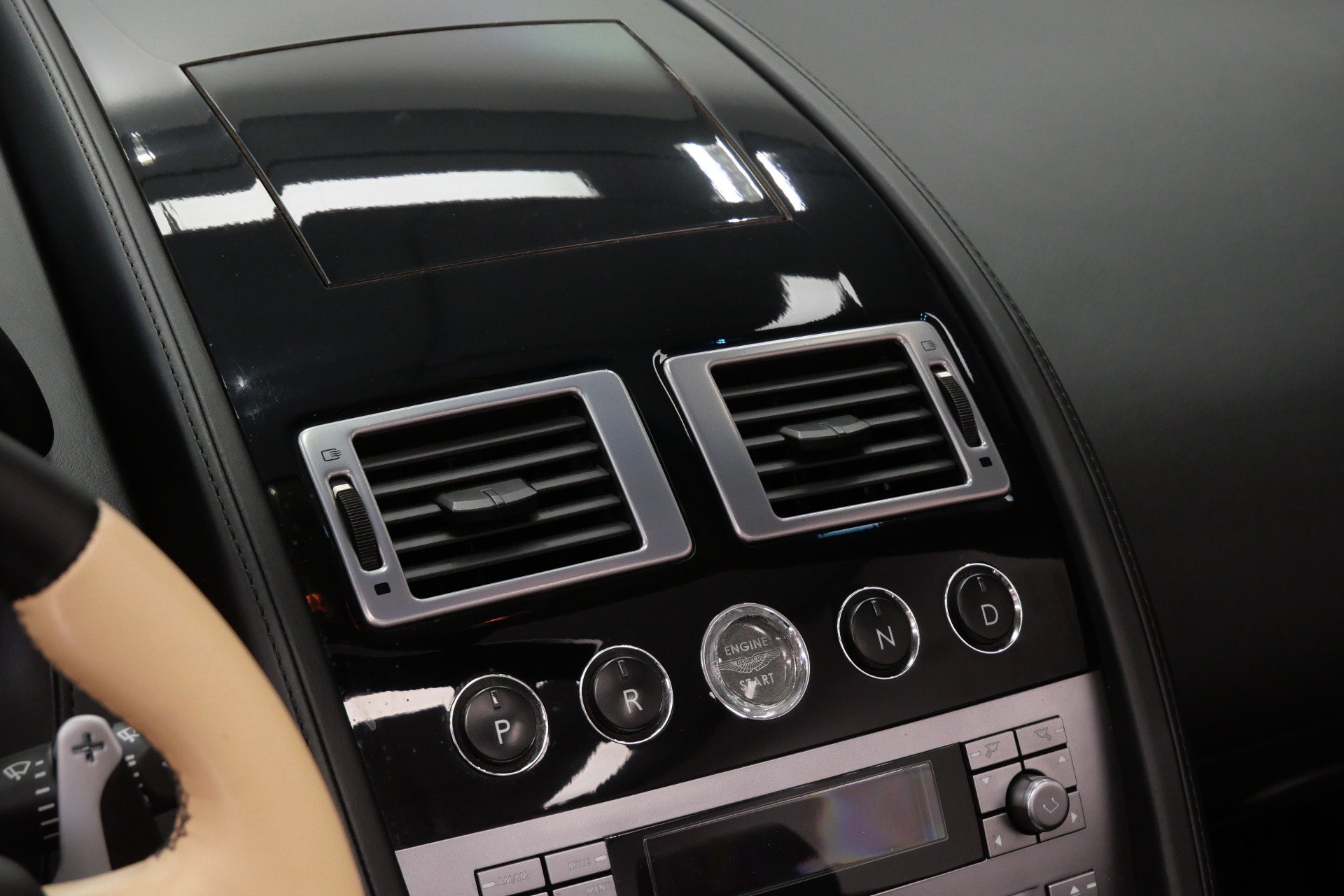 Used 2008 Aston Martin DB9 Volante RWD image 31