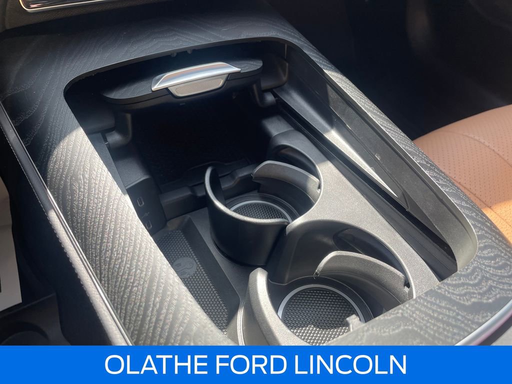 Used 2025 Mercedes-Benz E 350 4MATIC Sedan image 15