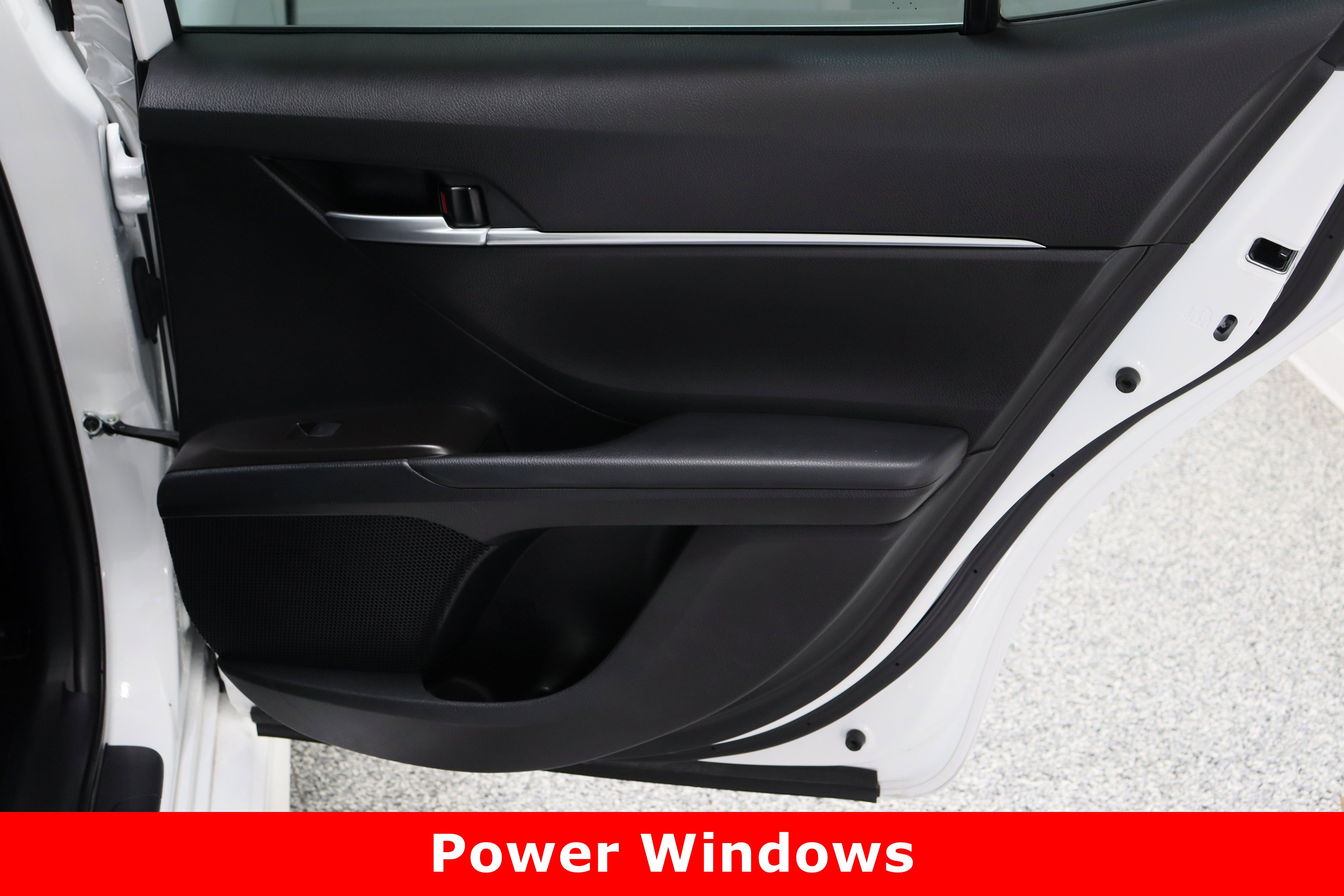 Used 2024 Toyota Camry SE image 30