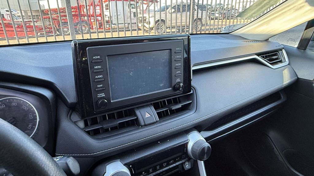 Used 2019 Toyota RAV4 LE image 5