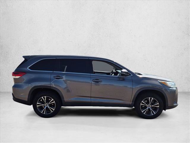 Used 2019 Toyota Highlander LE FWD image 4