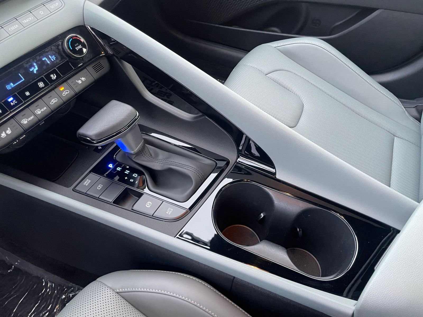 Used 2025 Hyundai Elantra Limited image 41