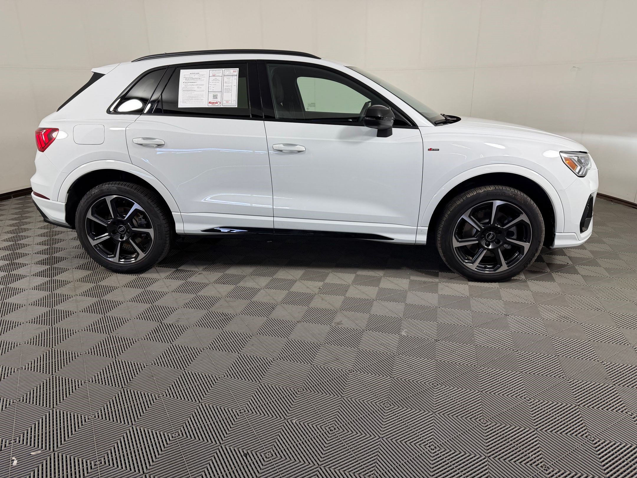 Certified 2025 Audi Q3 2.0T Premium Plus w/ Premium Plus Package AWD/4WD image 8