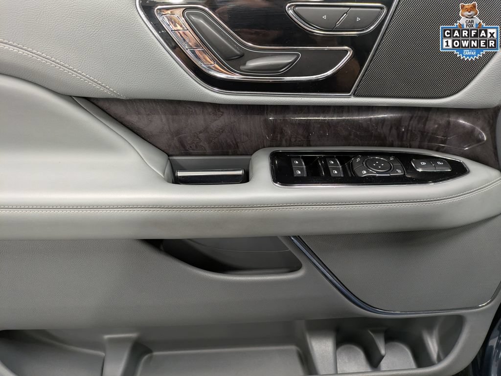 Used 2019 Lincoln Navigator Select w/ Technology Package AWD/4WD image 11