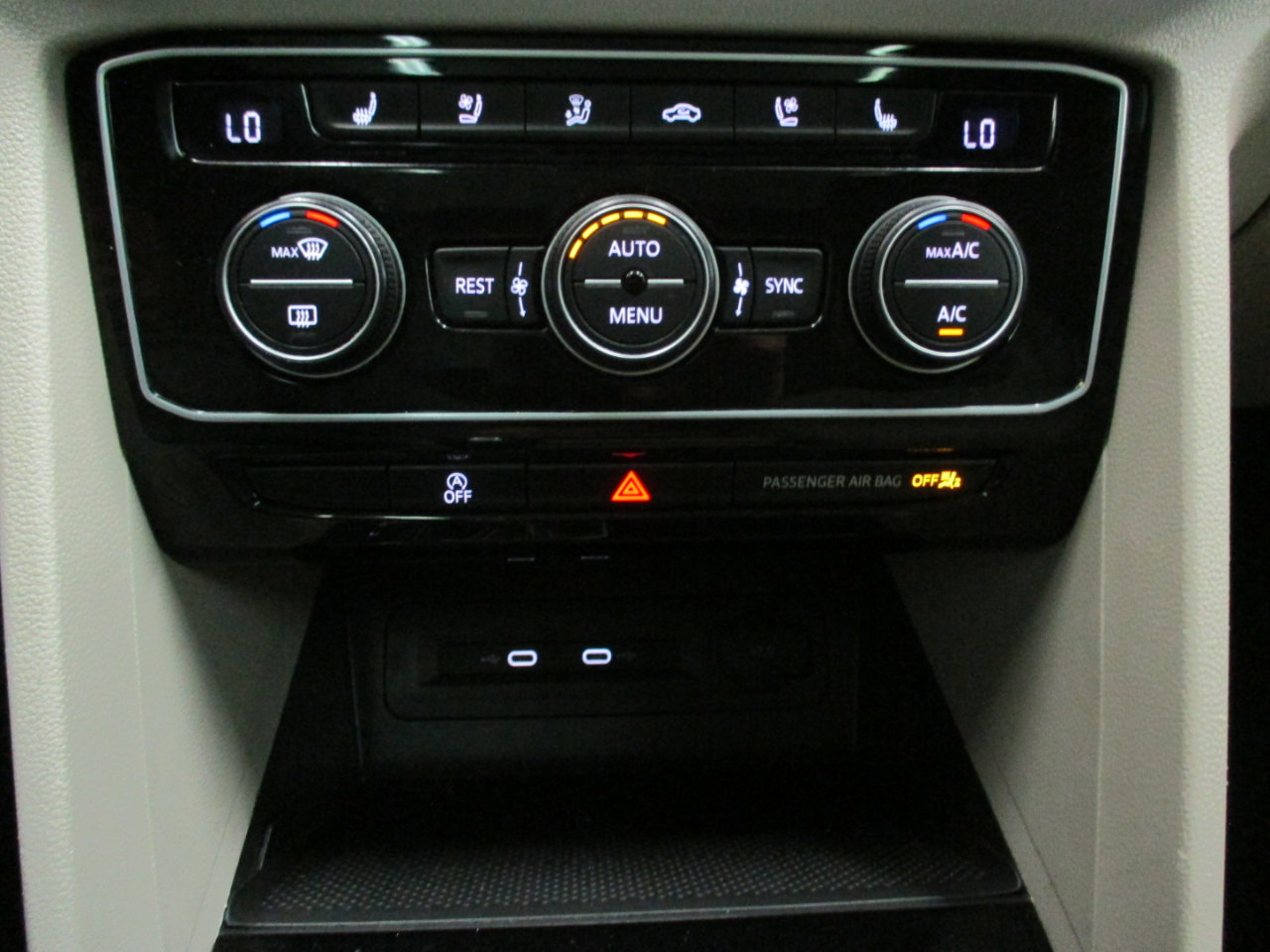 Used 2021 Volkswagen Atlas SEL Premium image 26