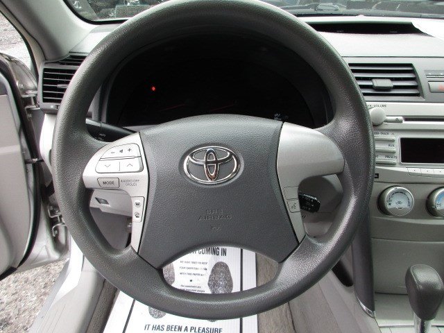 Used 2010 Toyota Camry LE FWD image 20
