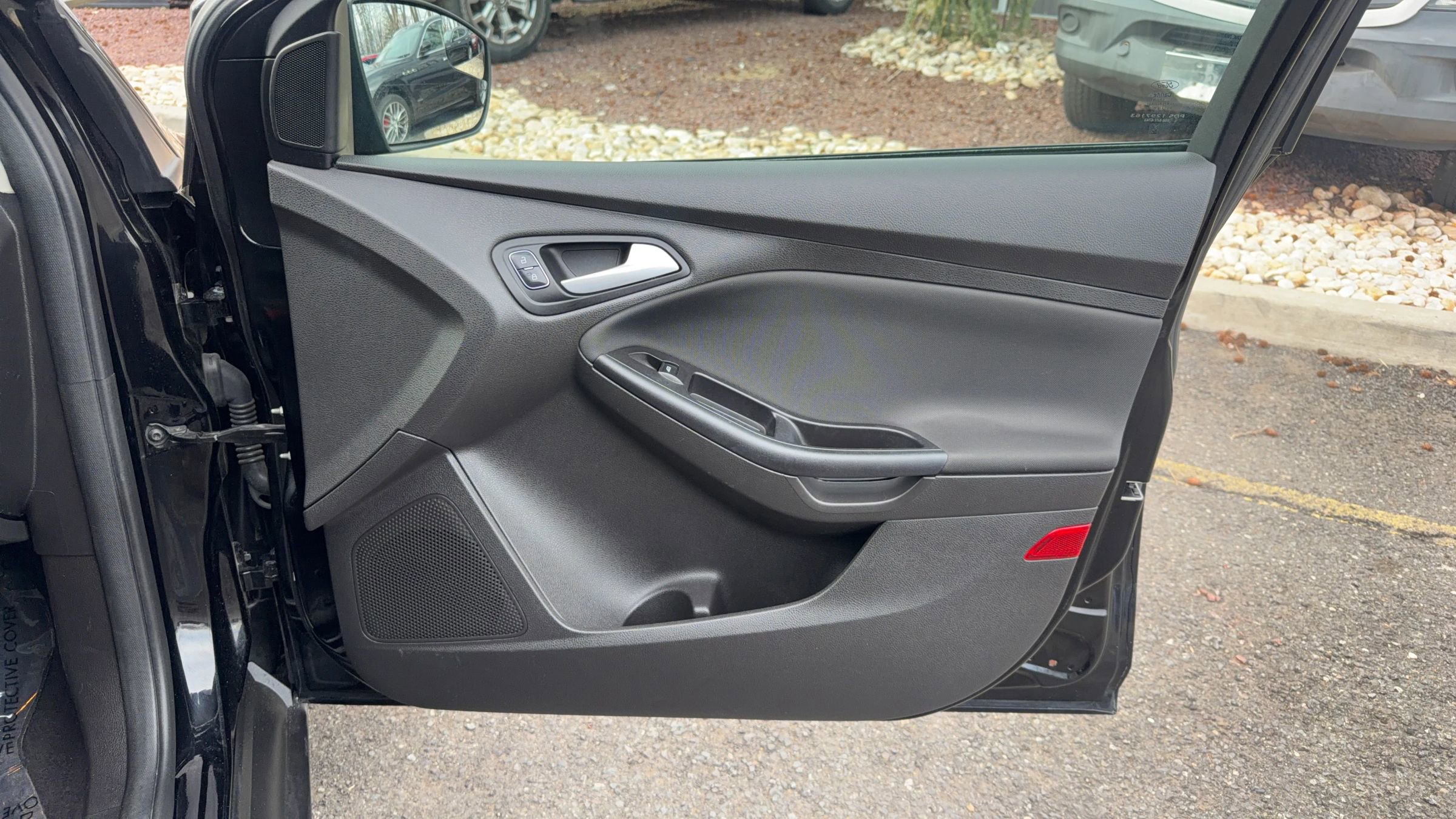 Used 2017 Ford Focus SE image 16