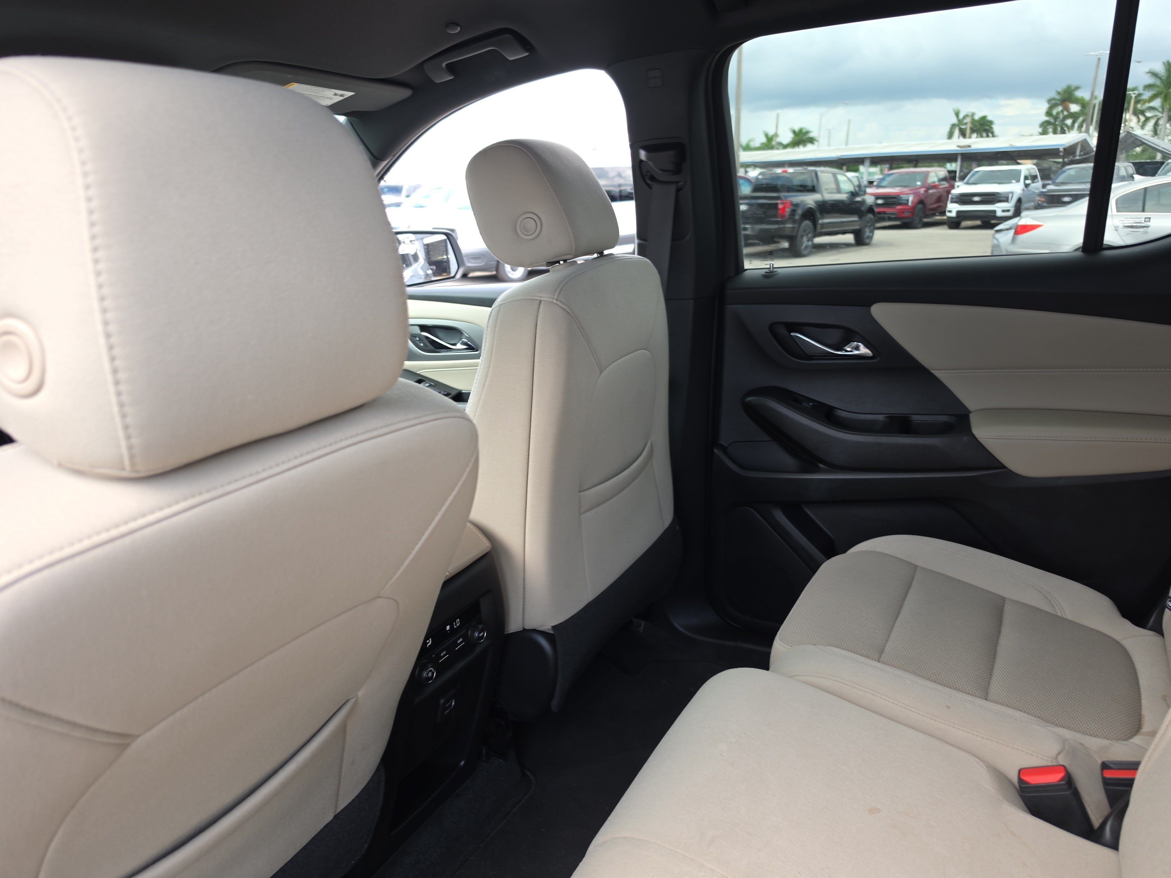 Used 2023 Chevrolet Traverse LS FWD image 12