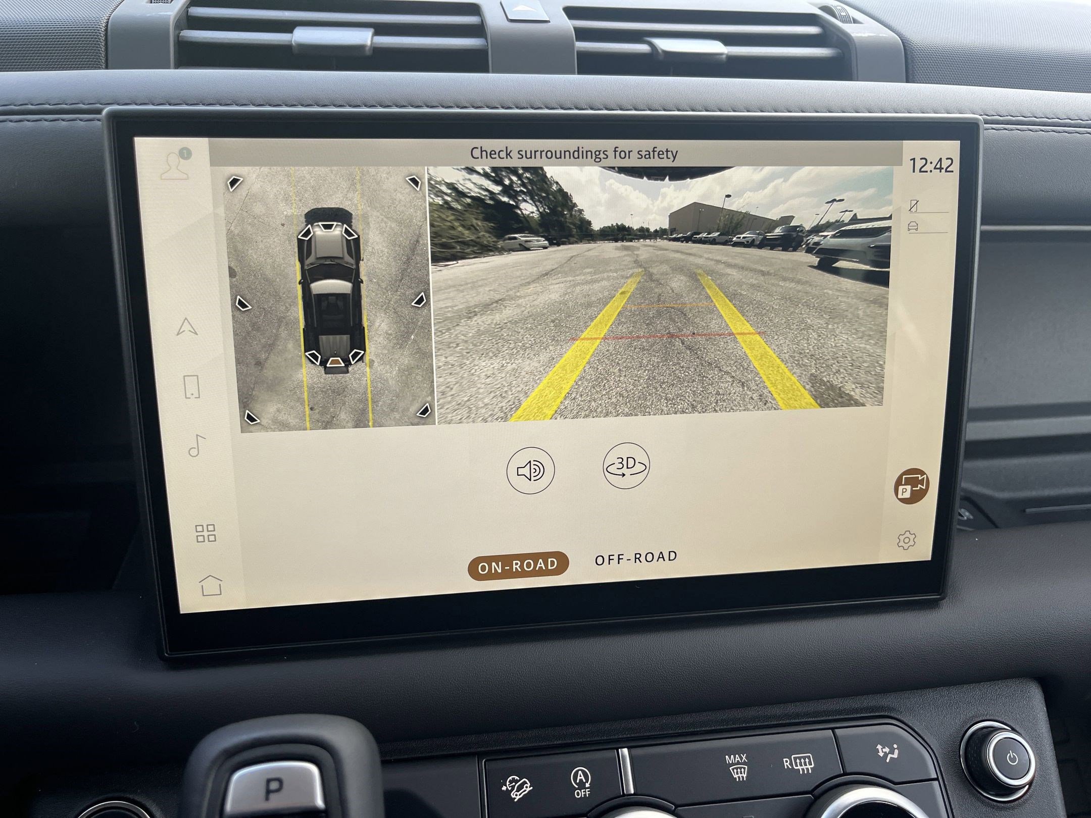 Used 2025 Land Rover Defender 110 S image 24