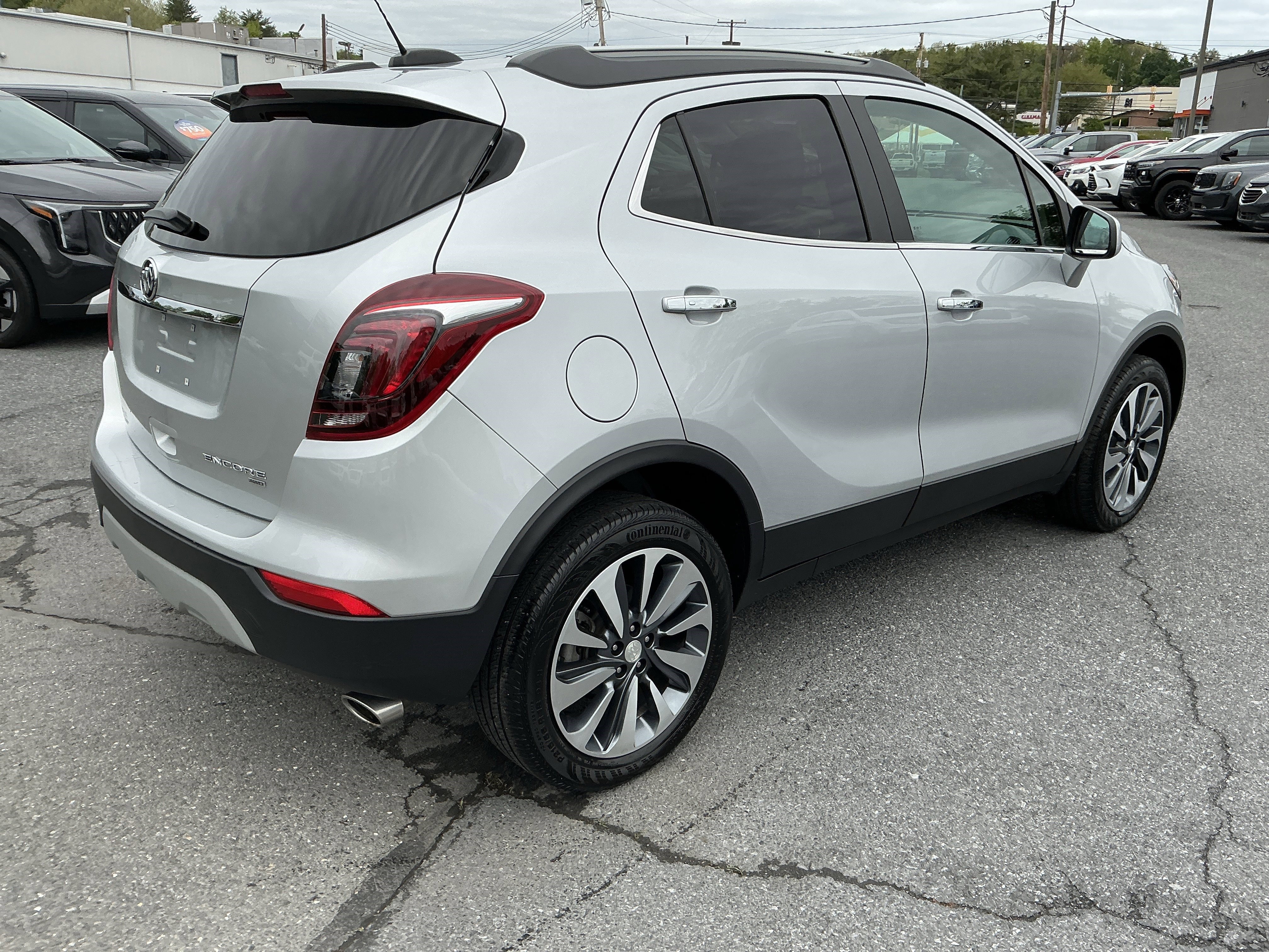 Used 2022 Buick Encore Preferred AWD/4WD image 3