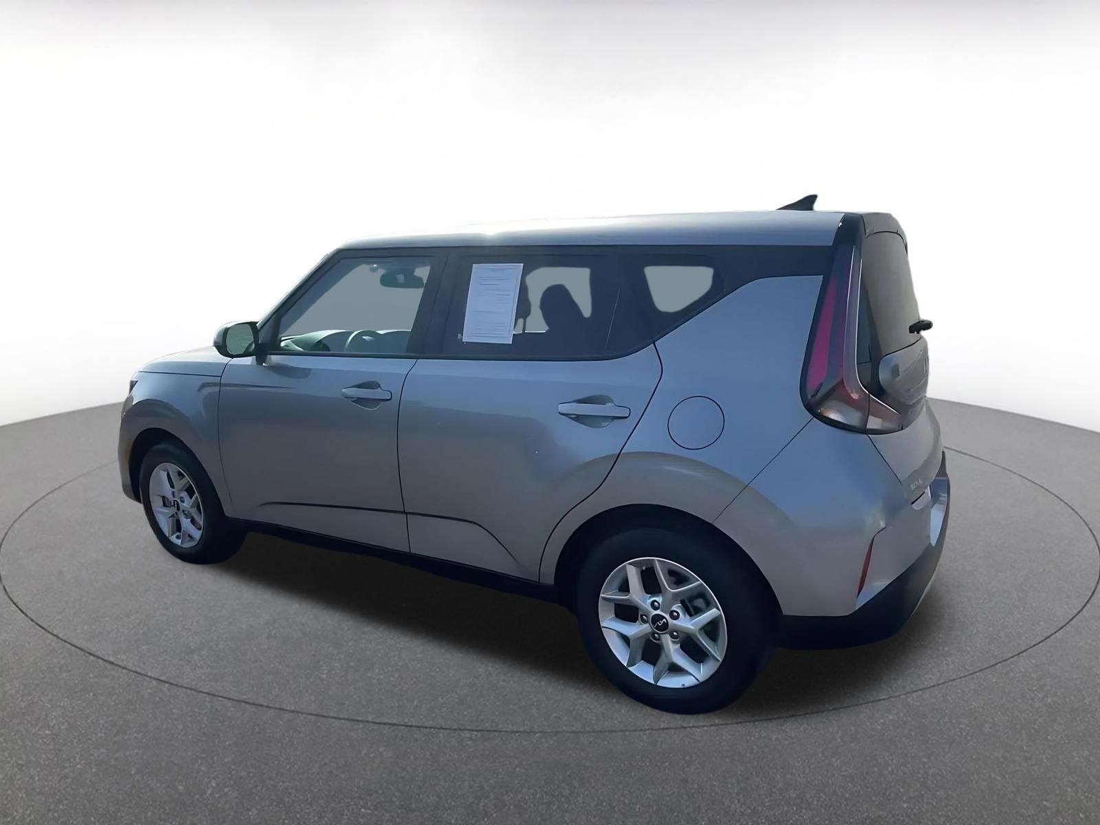 Used 2025 Kia Soul LX w/ LX Technology Package image 10