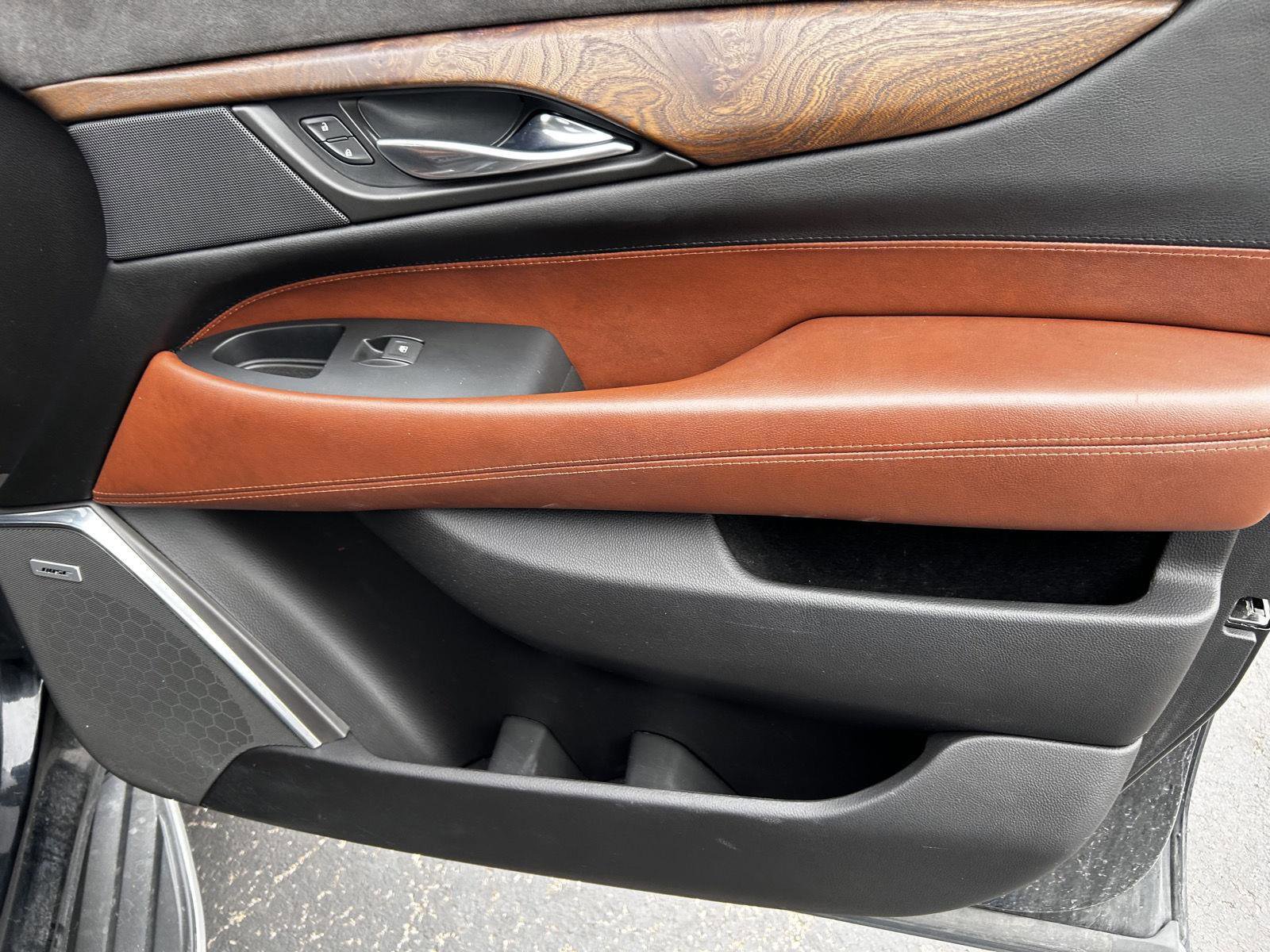 Used 2017 Cadillac Escalade Luxury image 26