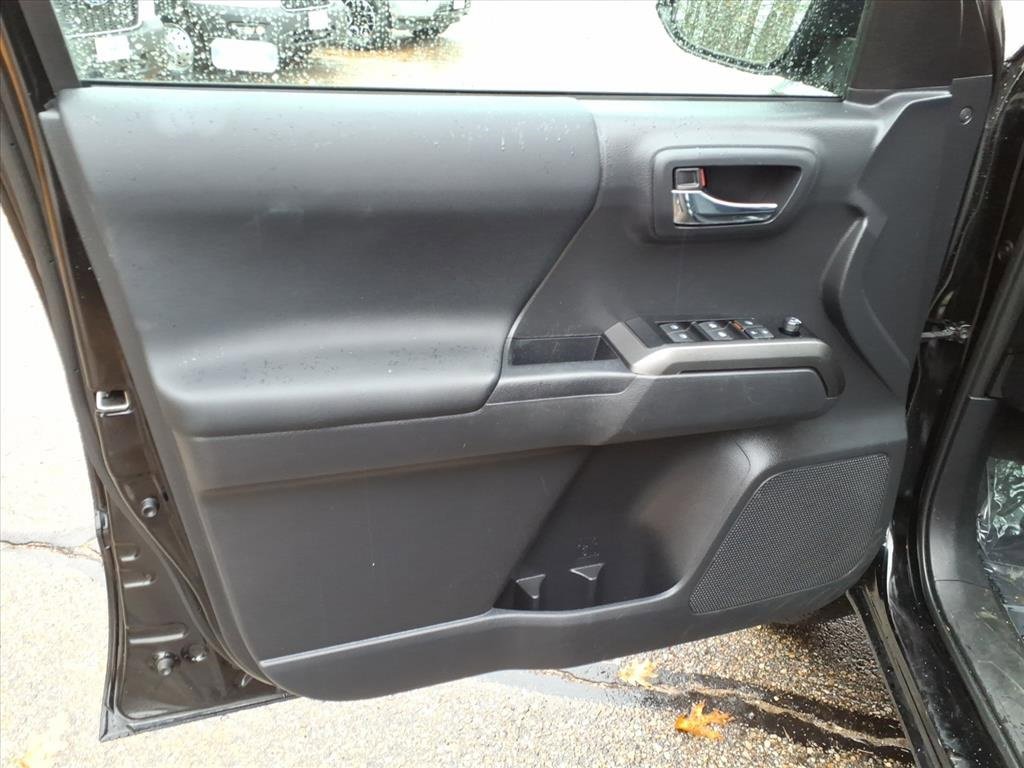 Used 2023 Toyota Tacoma TRD Off-Road image 12