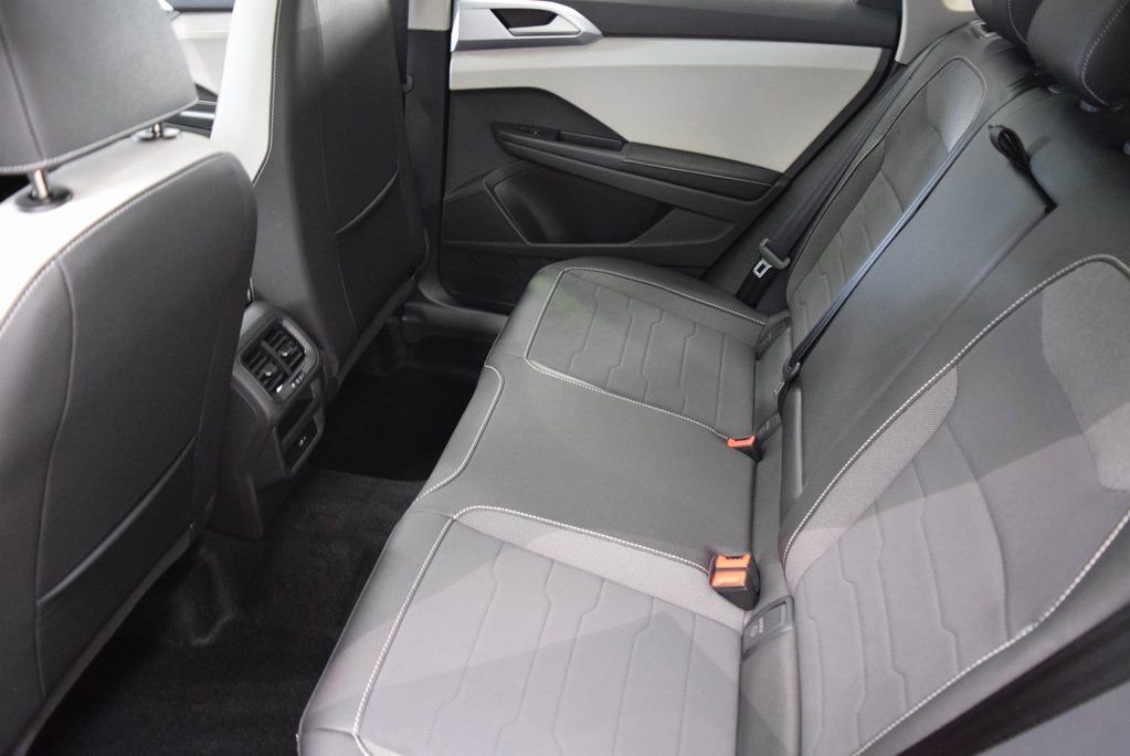 New 2025 Volkswagen Taos SE image 5